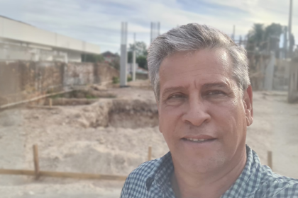 Ricardo Chimirri Candia destaca como investir na qualidade de vida no trabalho pode aumentar a retenção de talentos na engenharia.
