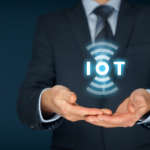 Gustavo Morceli mostra como a IoT permite que escolas acompanhem a aprendizagem em tempo real e personalizem cada etapa do ensino.