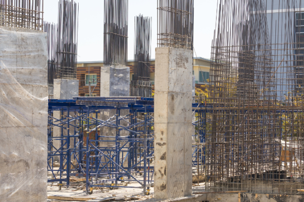 Entenda quando os pilares embutidos na alvenaria estrutural se tornam indispensáveis para a segurança da obra com Valderci Malagosini Machado.