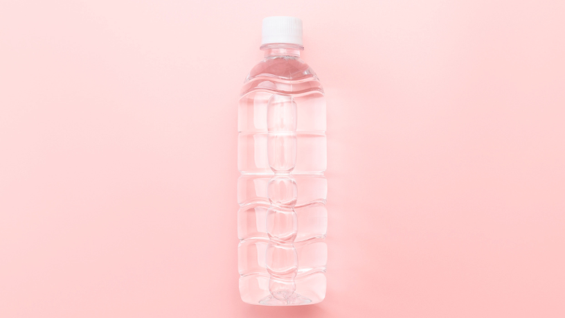 A gestão da vida útil de embalagens plásticas, conforme orienta Elias Assum Sabbag Junior, é essencial em ciclos logísticos repetitivos.