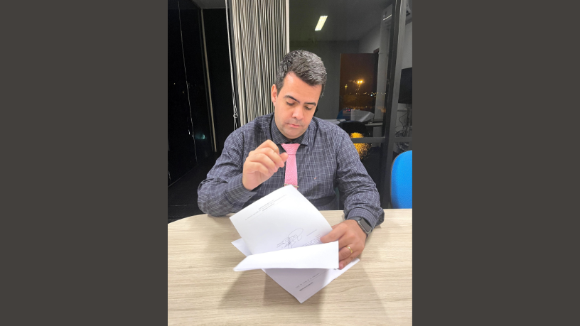 Descubra, com Vinicius Tadeu Sattin Rodrigues, como unir densidade mamária, histórico familiar e informações clínicas sem exageros no rastreamento por risco.